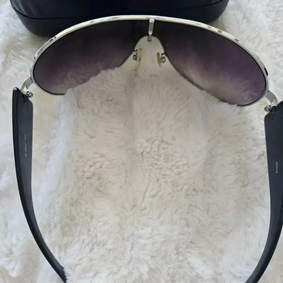 Vintage CE2003-0241 Ultraviolet Protection Style Sunglasses In Hardshell Case - Picture 3 of 7
